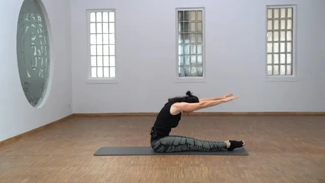 How to: Pilates Roll Up and Down
